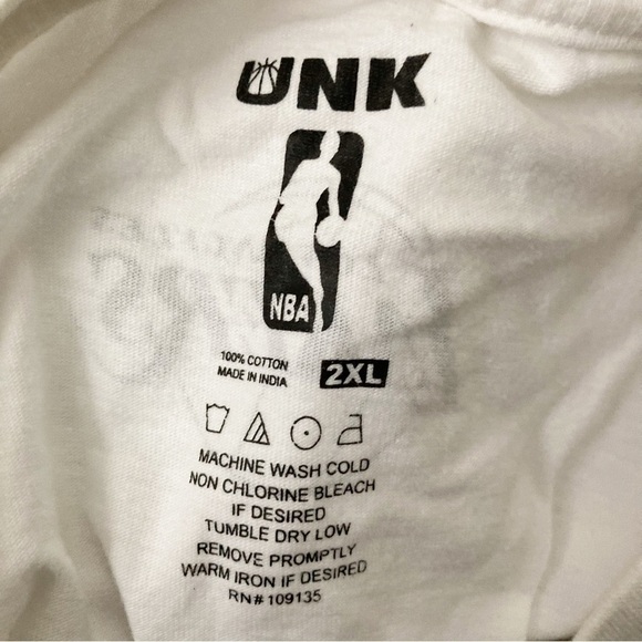 Lakers Graphic T-Shirt | Size 2XL - Picture 4 of 4